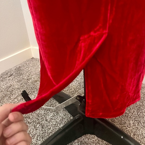 Unique Vintage Red Velvet Sleeved Mod Wiggle Dress - Picture 5 of 8